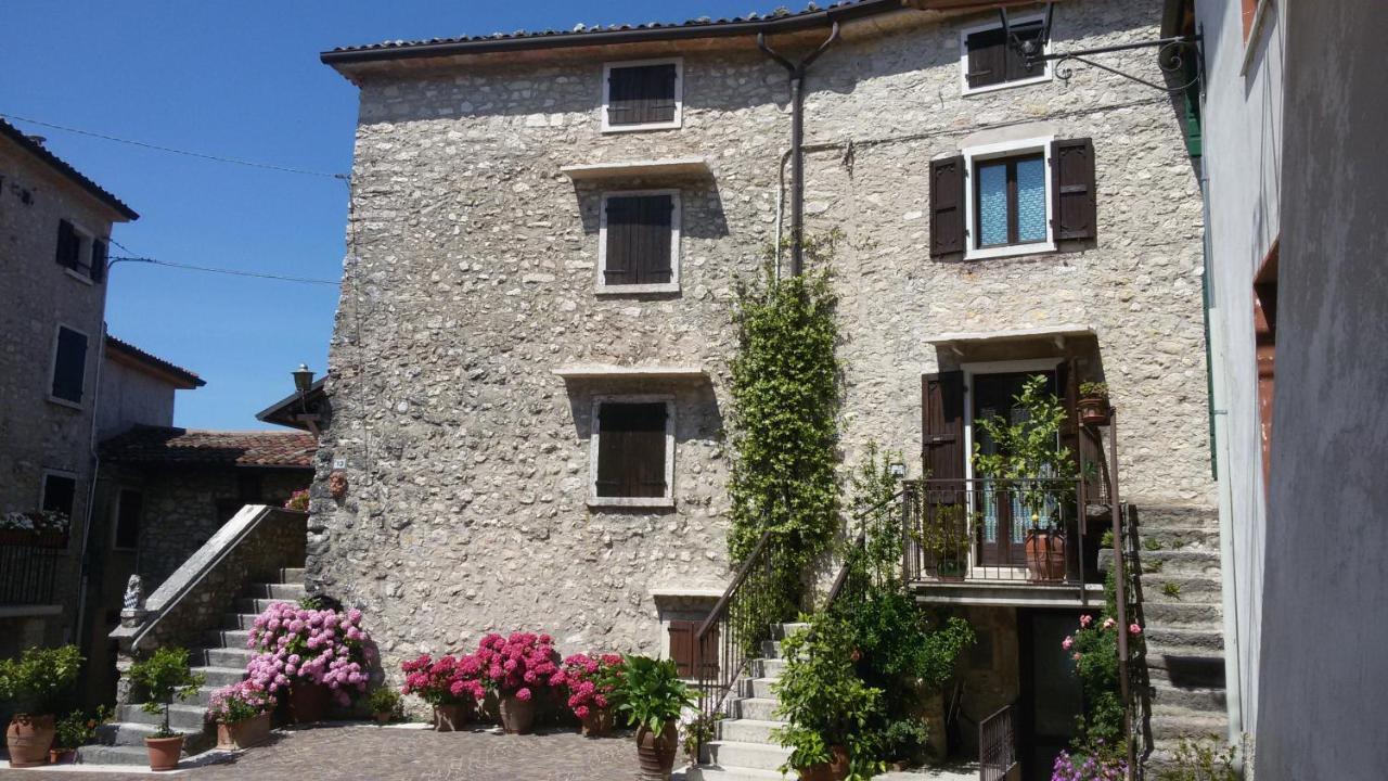 Beb Da Paolo Con Vista Lago San Zeno di Montagna Eksteriør bilde