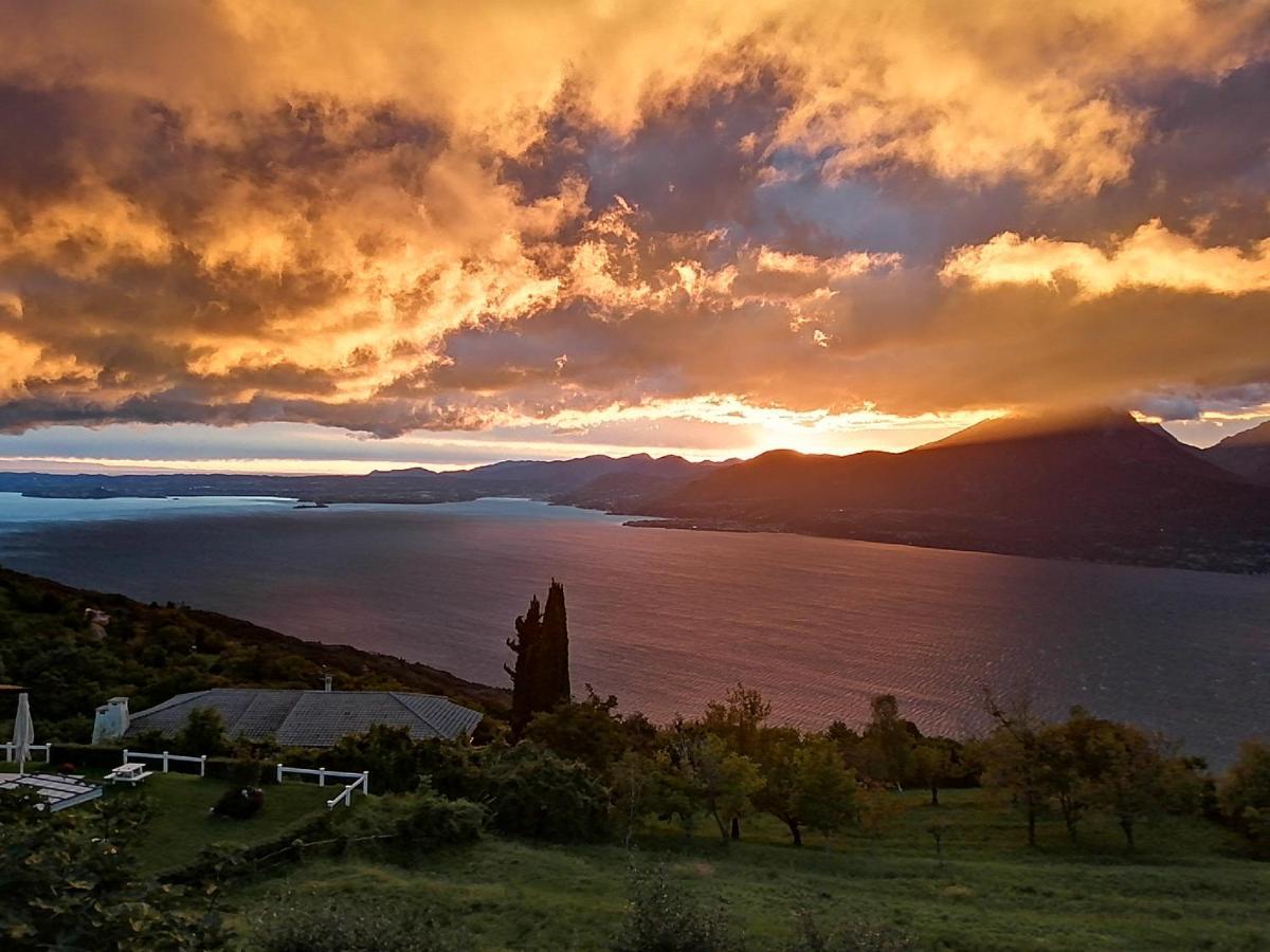 Beb Da Paolo Con Vista Lago San Zeno di Montagna Eksteriør bilde