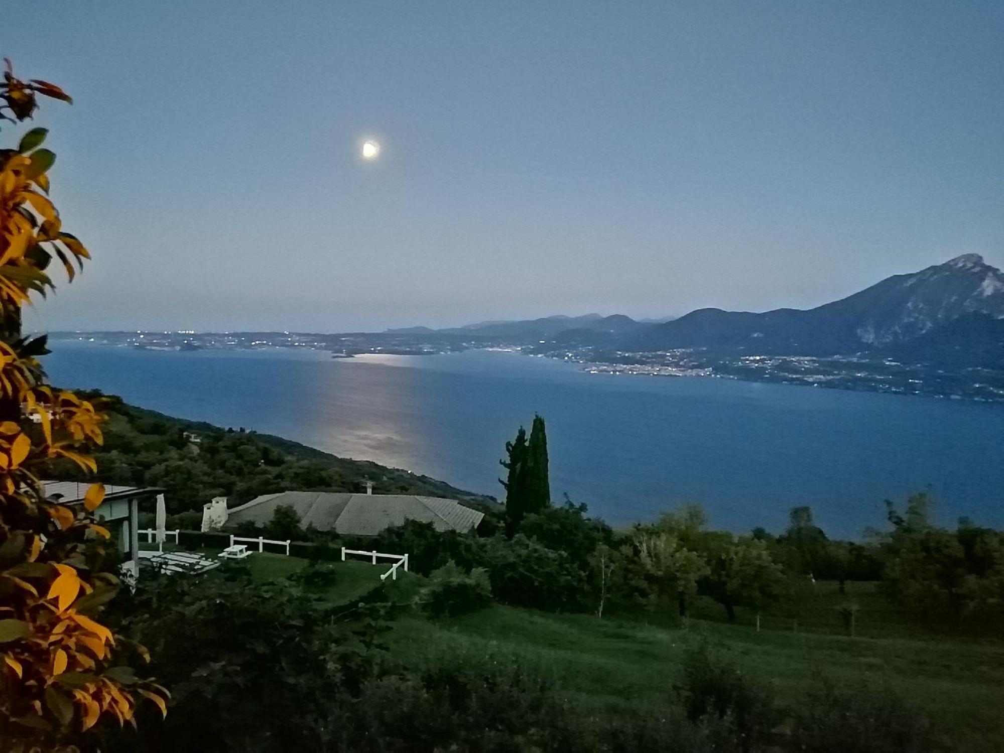 Beb Da Paolo Con Vista Lago San Zeno di Montagna Eksteriør bilde