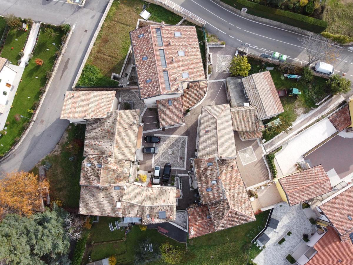 Beb Da Paolo Con Vista Lago San Zeno di Montagna Eksteriør bilde