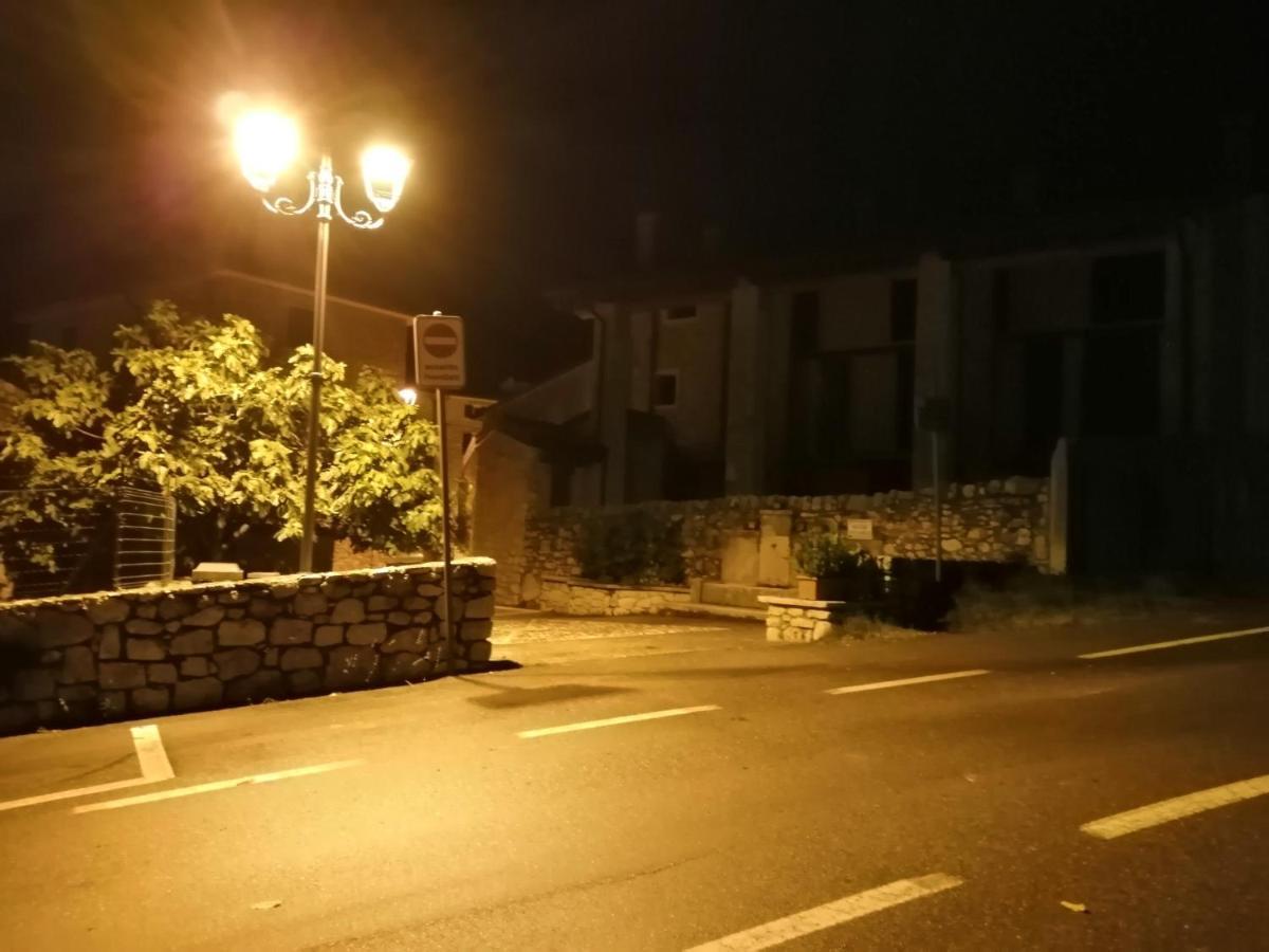 Beb Da Paolo Con Vista Lago San Zeno di Montagna Eksteriør bilde